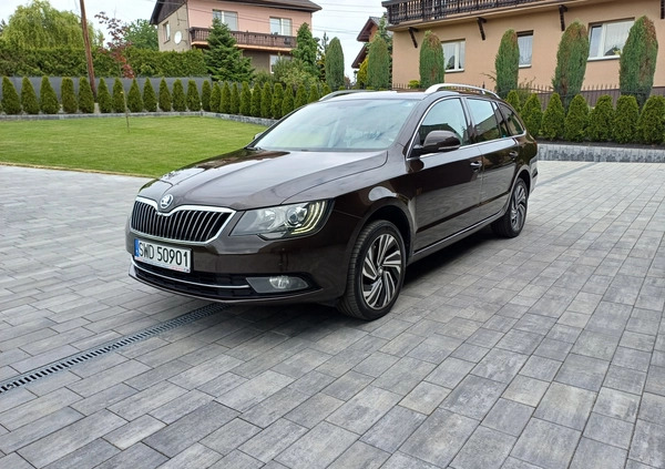 Skoda Superb cena 44900 przebieg: 289000, rok produkcji 2015 z Radom małe 67